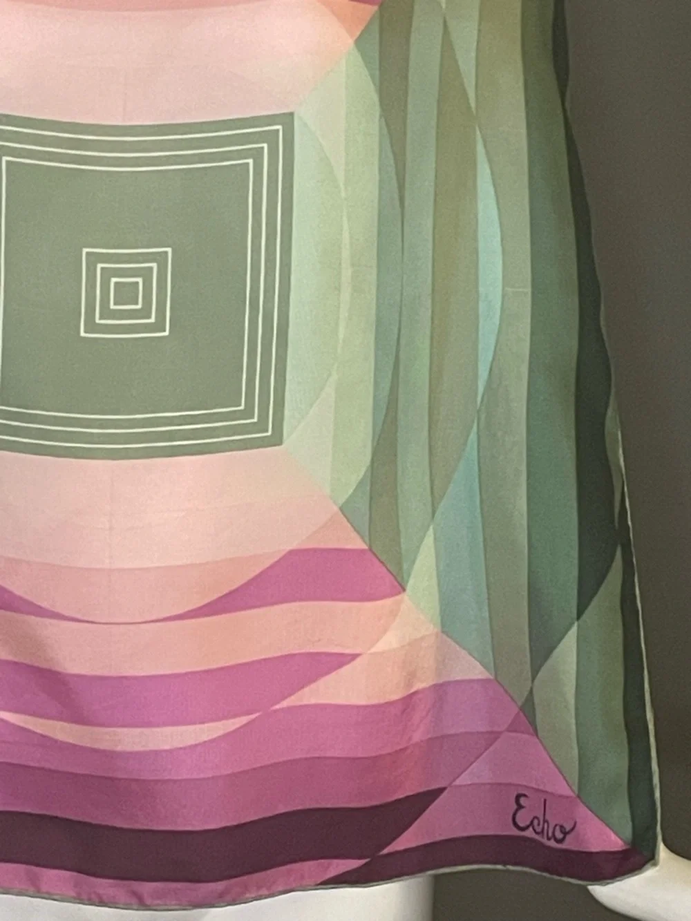 Gorg Vintage Echo Silk Scarf Pinks Greens 22 In Very Good Condition - Picture 8 of 9